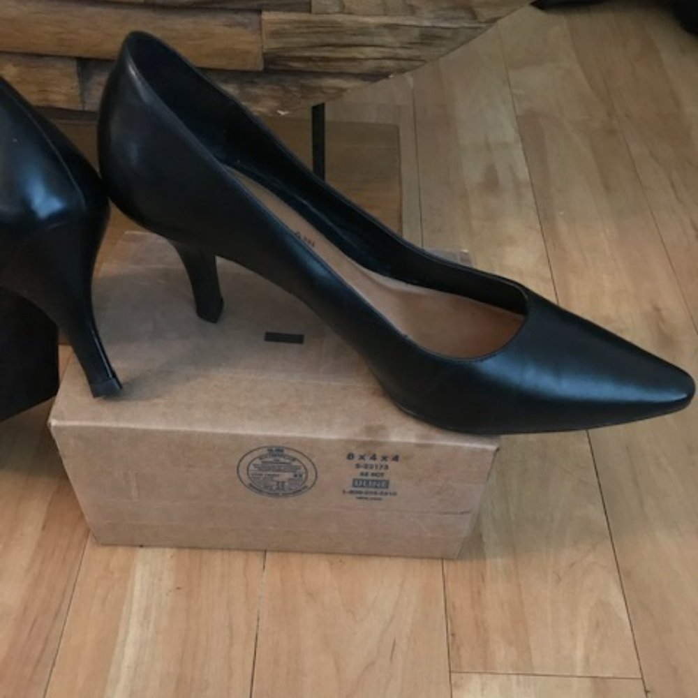Antonio Melani size 9 in EXCELLENT condition.